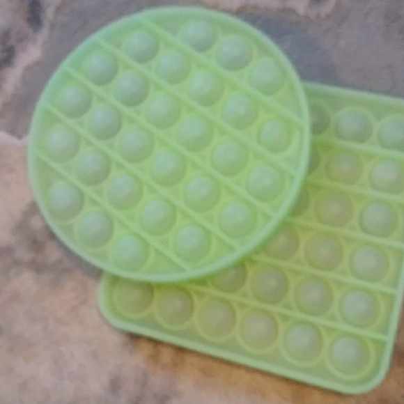 2 glow in the dark pop it's and 3 rainbow pop it's - Picture 2 of 3